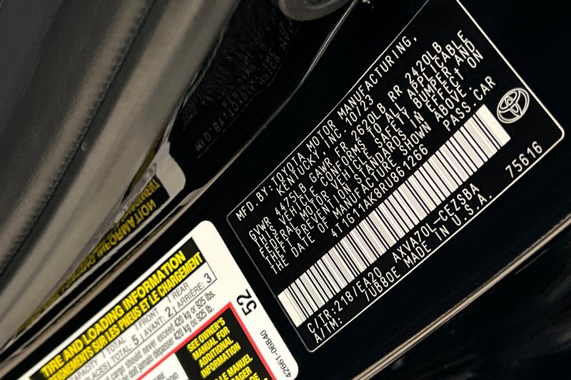 Toyota Camry Vehicle Full-screen Gallery Image 27