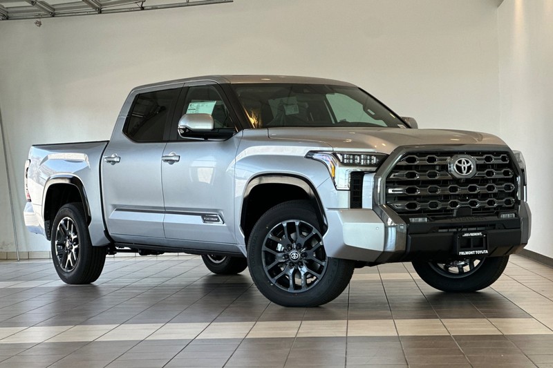 Toyota Tundra 4WD Vehicle Full-screen Gallery Image 02