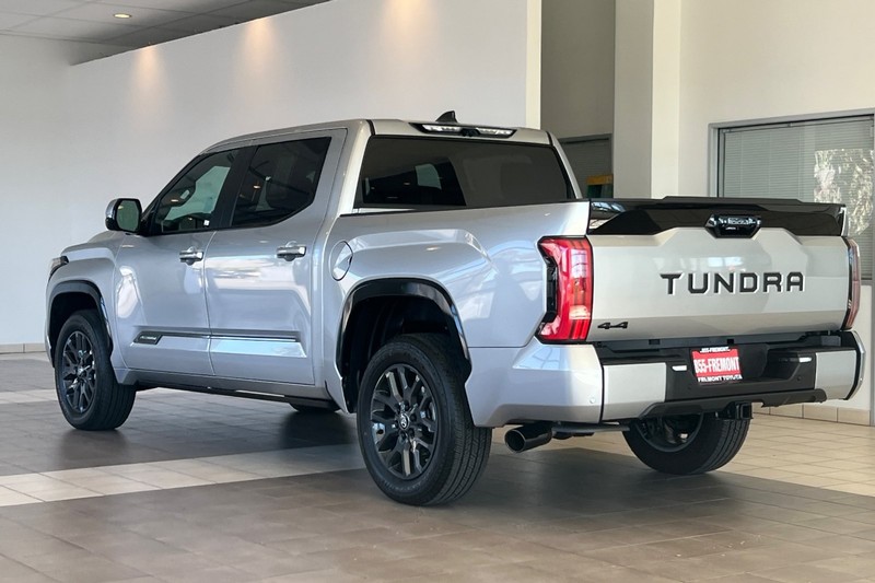 Toyota Tundra 4WD Vehicle Full-screen Gallery Image 06