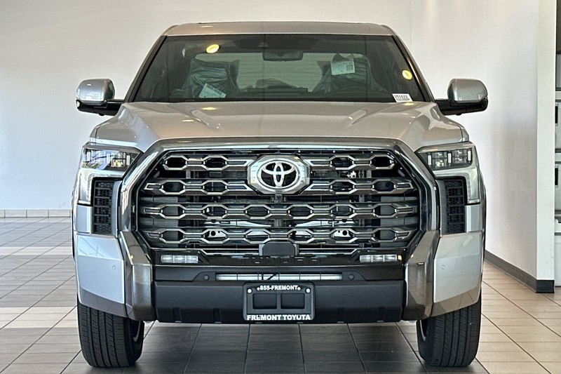 Toyota Tundra 4WD Vehicle Full-screen Gallery Image 09