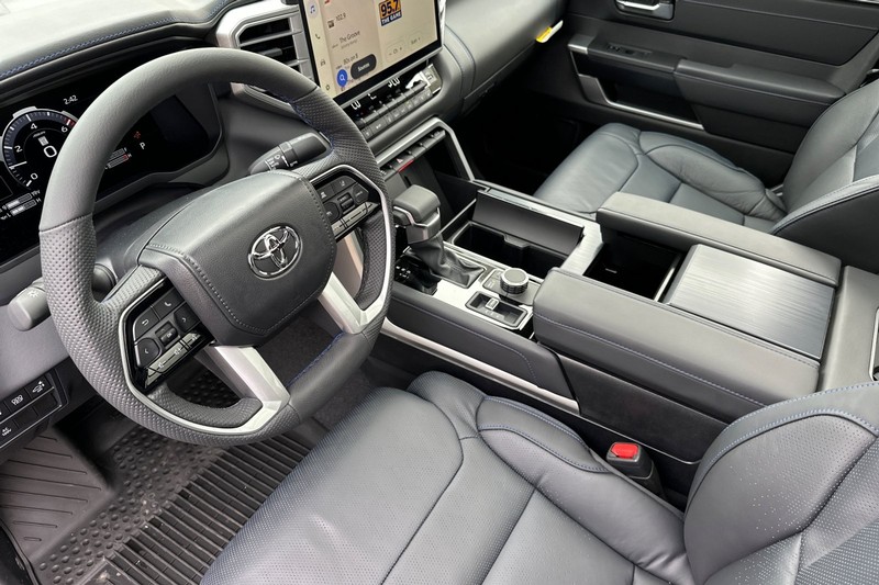 Toyota Tundra 4WD Vehicle Full-screen Gallery Image 10