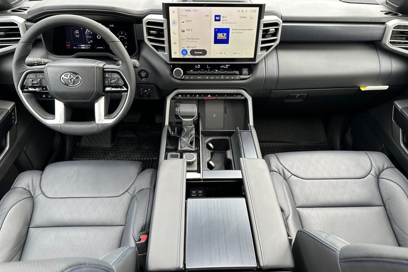 Toyota Tundra 4WD Vehicle Full-screen Gallery Image 13