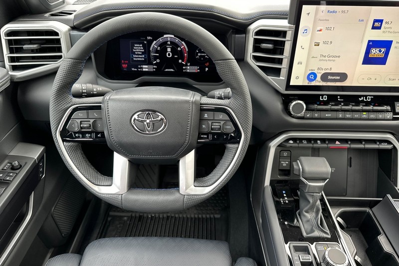 Toyota Tundra 4WD Vehicle Full-screen Gallery Image 14