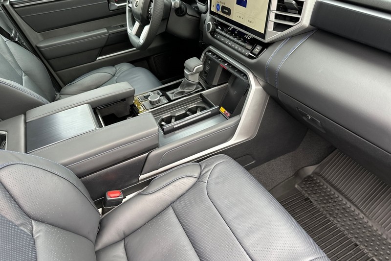 Toyota Tundra 4WD Vehicle Full-screen Gallery Image 15