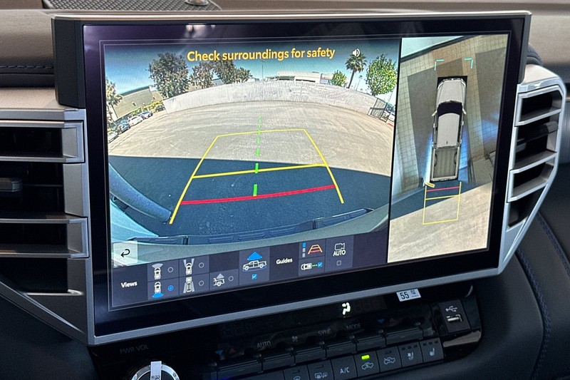 Toyota Tundra 4WD Vehicle Full-screen Gallery Image 18