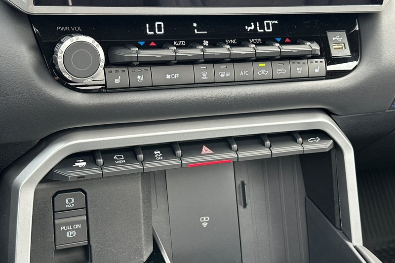 Toyota Tundra 4WD Vehicle Full-screen Gallery Image 19