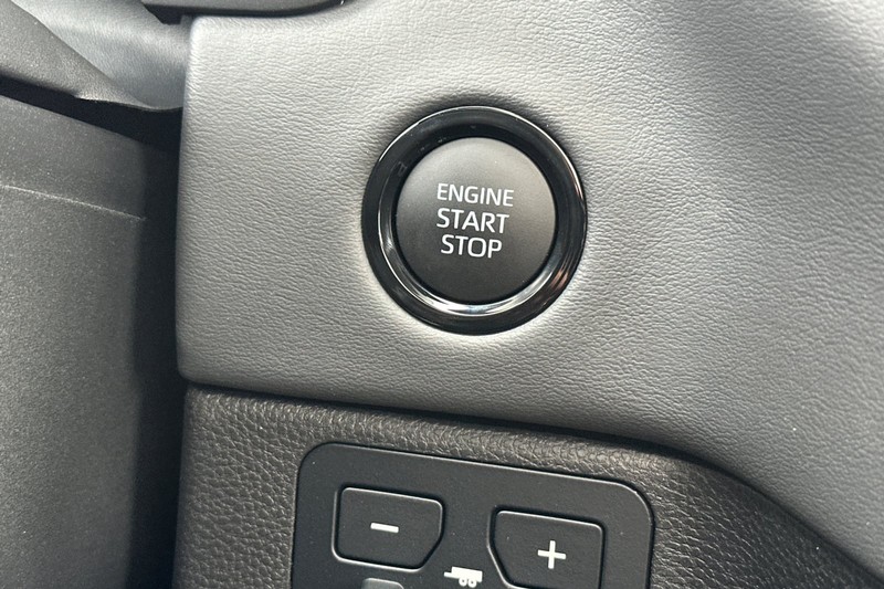 Toyota Tundra 4WD Vehicle Full-screen Gallery Image 21