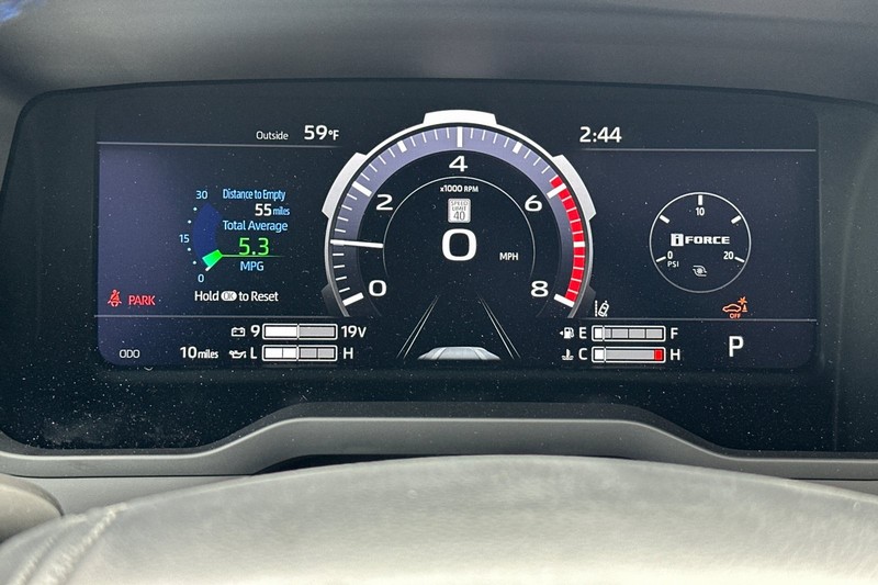 Toyota Tundra 4WD Vehicle Full-screen Gallery Image 23