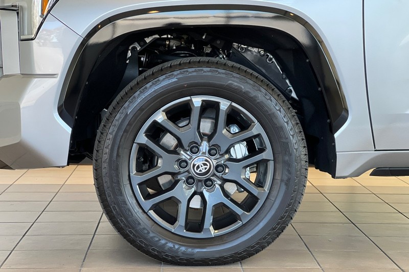 Toyota Tundra 4WD Vehicle Full-screen Gallery Image 25