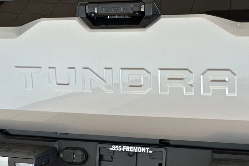 Toyota Tundra 4WD Vehicle Full-screen Gallery Image 26