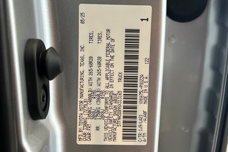 Toyota Tundra 4WD Vehicle Full-screen Gallery Image 28