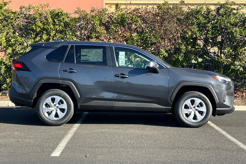 Toyota RAV4 Vehicle Full-screen Gallery Image 04