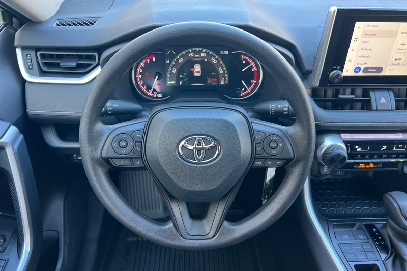 Toyota RAV4 Vehicle Full-screen Gallery Image 12