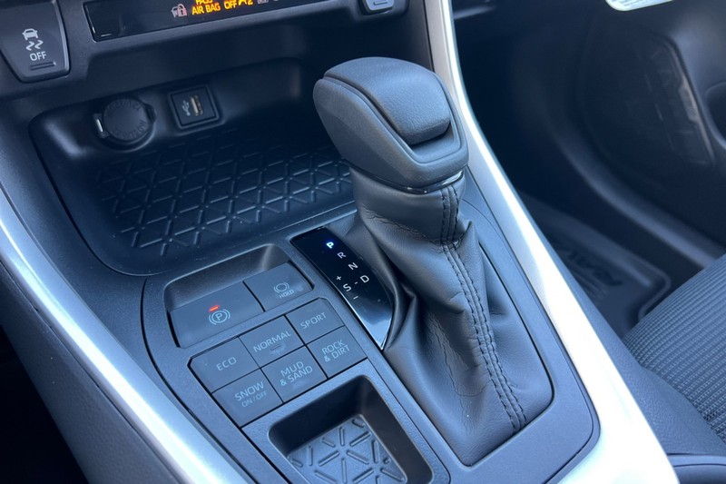 Toyota RAV4 Vehicle Full-screen Gallery Image 19