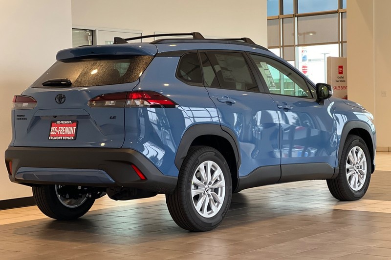 Toyota Corolla Cross Vehicle Full-screen Gallery Image 05