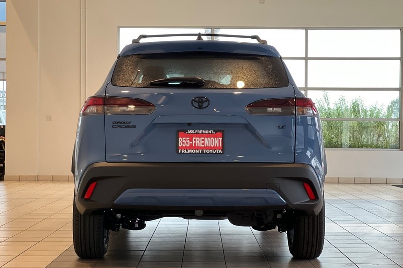 Toyota Corolla Cross Vehicle Full-screen Gallery Image 06