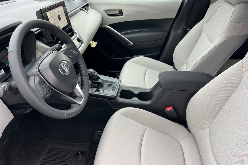 Toyota Corolla Cross Vehicle Full-screen Gallery Image 08