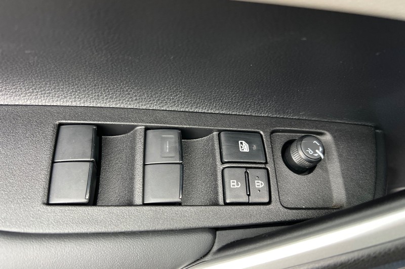 Toyota Corolla Cross Vehicle Full-screen Gallery Image 09