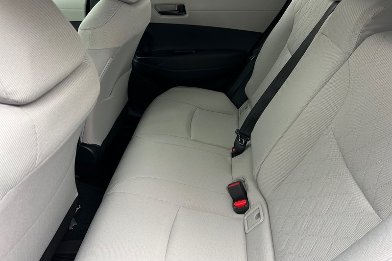 Toyota Corolla Cross Vehicle Full-screen Gallery Image 10