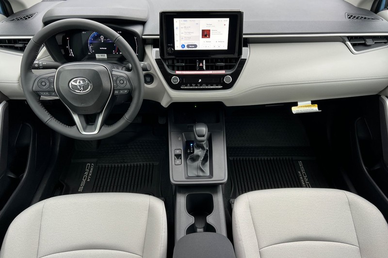 Toyota Corolla Cross Vehicle Full-screen Gallery Image 11