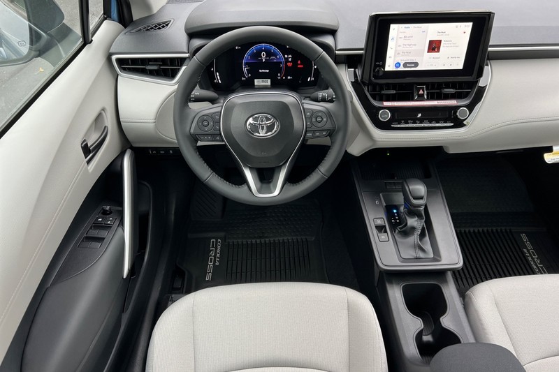 Toyota Corolla Cross Vehicle Full-screen Gallery Image 12