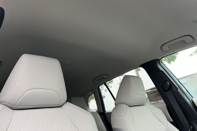 Toyota Corolla Cross Vehicle Full-screen Gallery Image 15