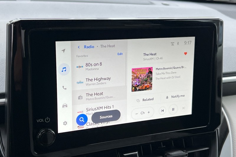 Toyota Corolla Cross Vehicle Full-screen Gallery Image 16