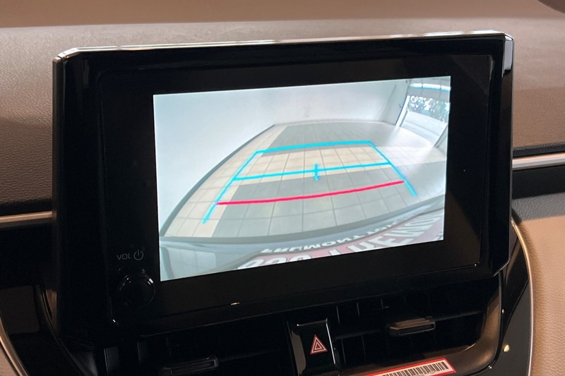 Toyota Corolla Cross Vehicle Full-screen Gallery Image 17