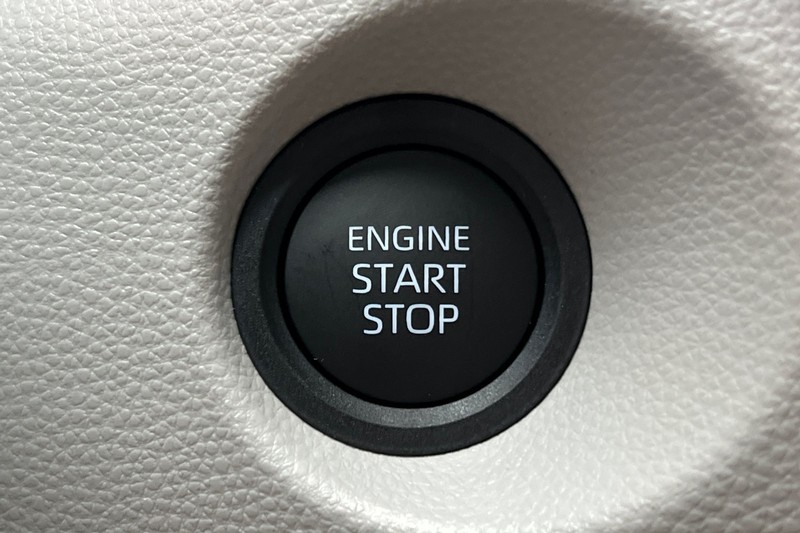 Toyota Corolla Cross Vehicle Full-screen Gallery Image 20