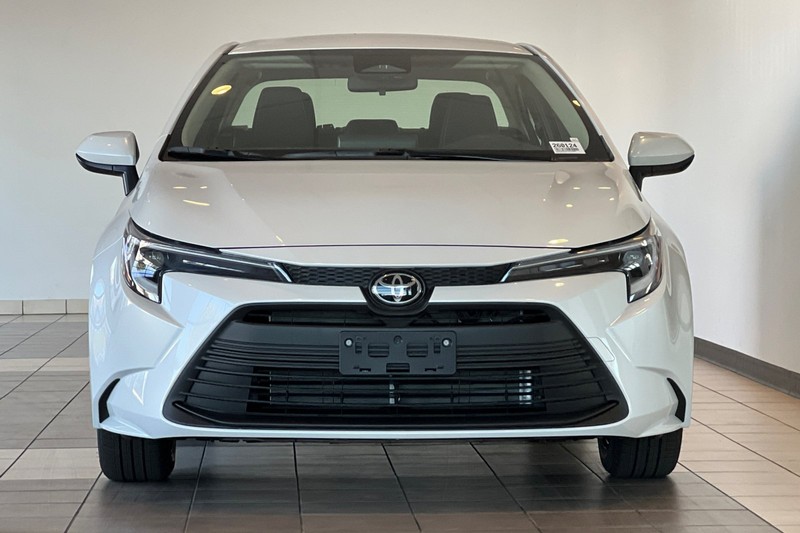 Toyota Corolla Vehicle Full-screen Gallery Image 03