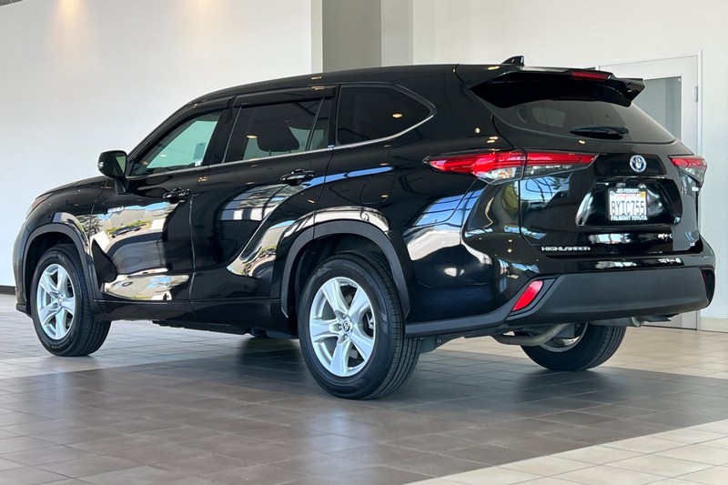 Toyota Highlander Hybrid Vehicle Full-screen Gallery Image 06