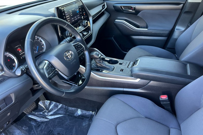 Toyota Highlander Hybrid Vehicle Full-screen Gallery Image 10