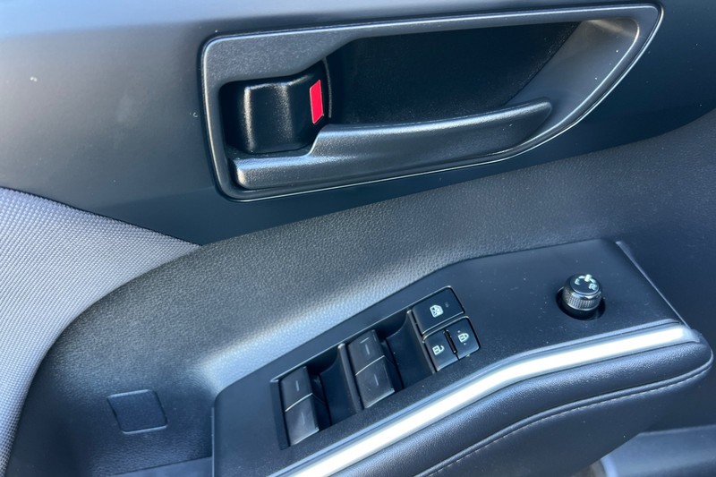 Toyota Highlander Hybrid Vehicle Full-screen Gallery Image 11