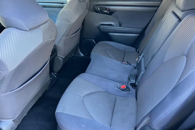 Toyota Highlander Hybrid Vehicle Full-screen Gallery Image 12