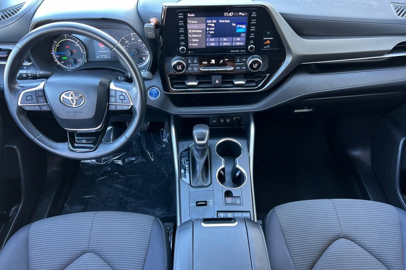 Toyota Highlander Hybrid Vehicle Full-screen Gallery Image 13
