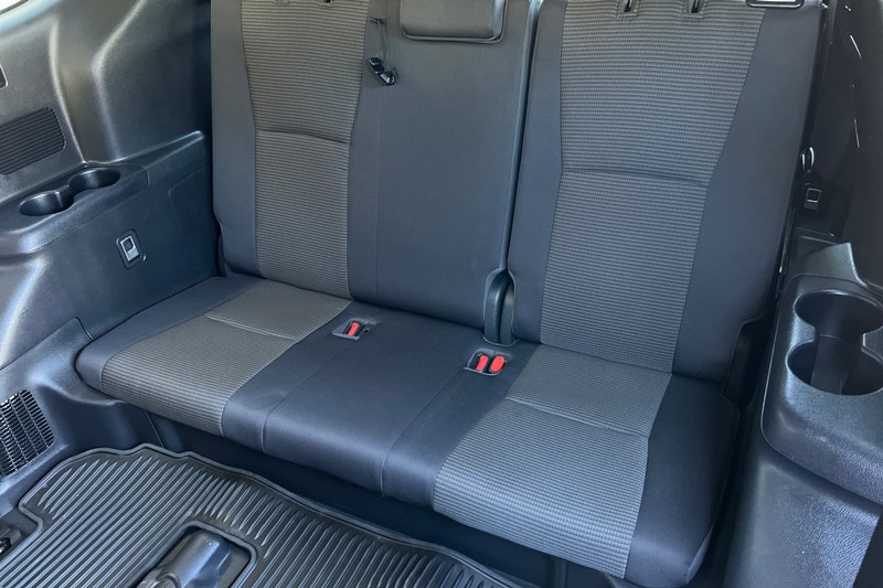 Toyota Highlander Hybrid Vehicle Full-screen Gallery Image 15