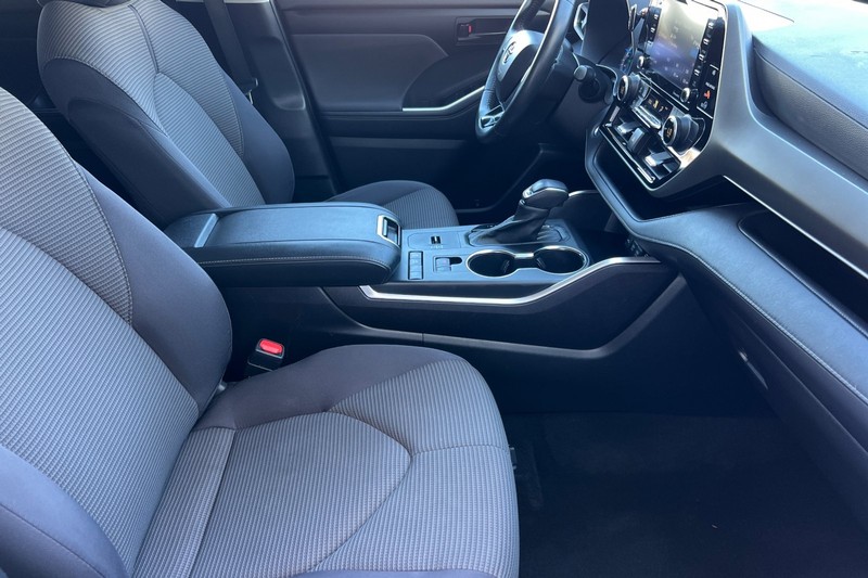 Toyota Highlander Hybrid Vehicle Full-screen Gallery Image 17