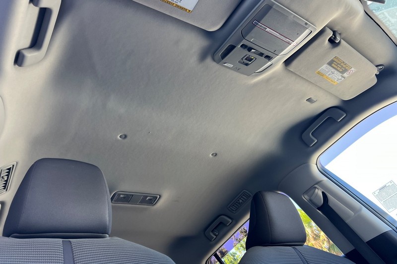 Toyota Highlander Hybrid Vehicle Full-screen Gallery Image 18