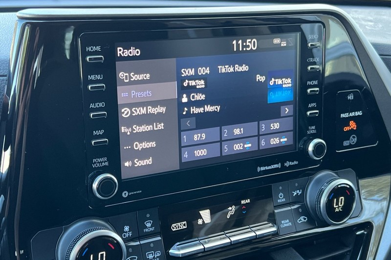 Toyota Highlander Hybrid Vehicle Full-screen Gallery Image 19