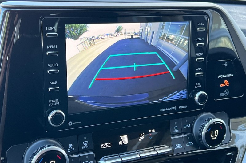 Toyota Highlander Hybrid Vehicle Full-screen Gallery Image 20