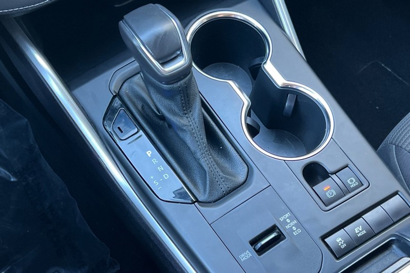 Toyota Highlander Hybrid Vehicle Full-screen Gallery Image 22