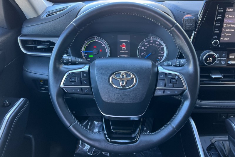 Toyota Highlander Hybrid Vehicle Full-screen Gallery Image 24
