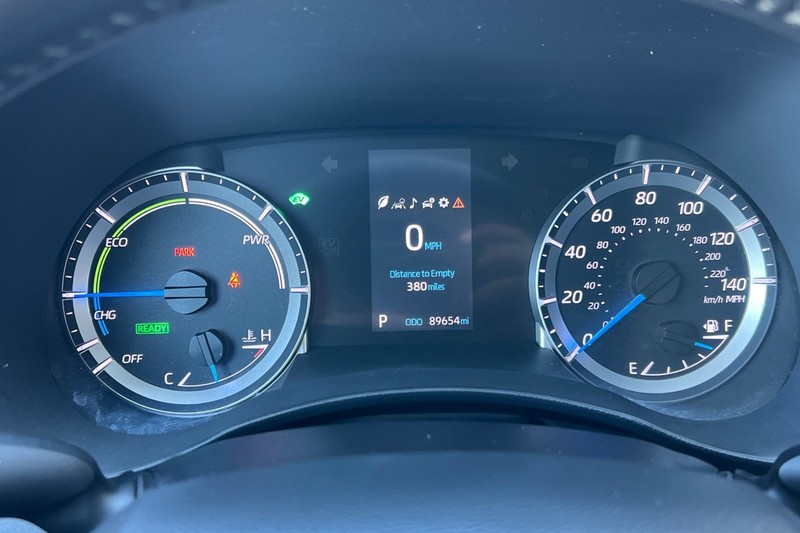 Toyota Highlander Hybrid Vehicle Full-screen Gallery Image 25