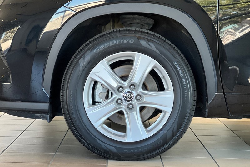 Toyota Highlander Hybrid Vehicle Full-screen Gallery Image 27