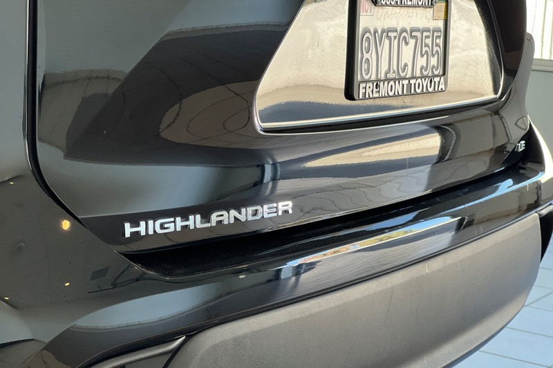 Toyota Highlander Hybrid Vehicle Full-screen Gallery Image 28