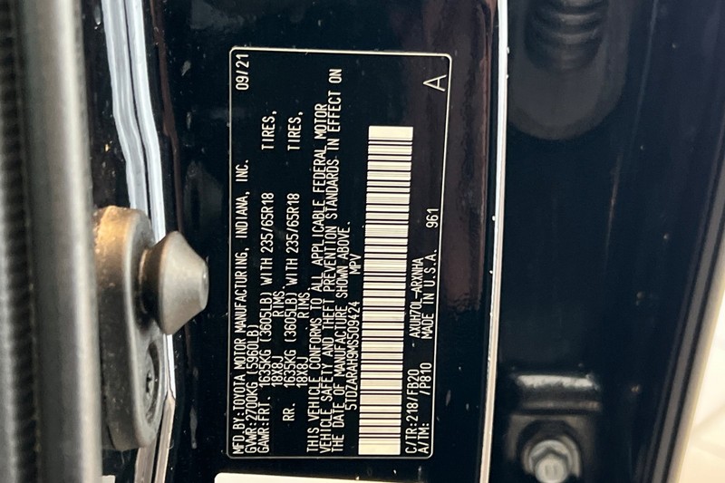 Toyota Highlander Hybrid Vehicle Full-screen Gallery Image 30