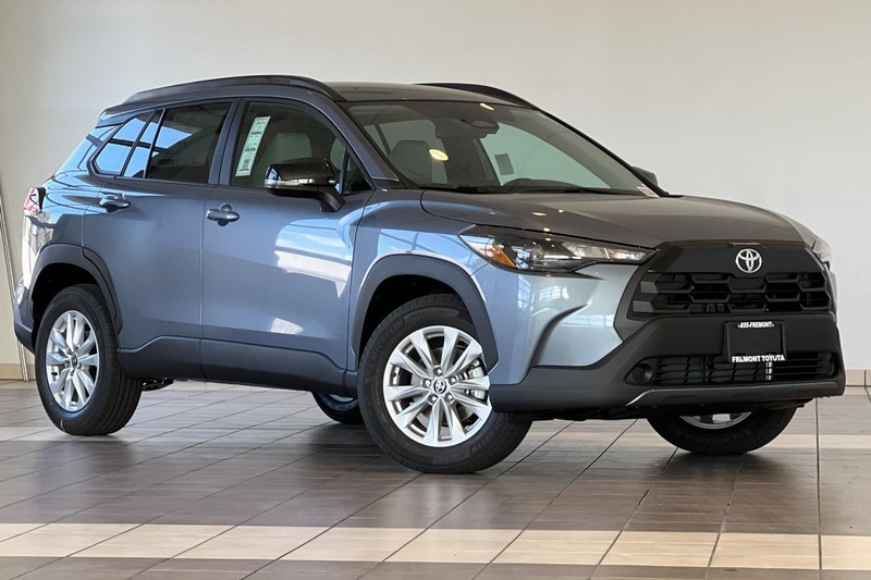 Toyota Corolla Cross Vehicle Full-screen Gallery Image 02