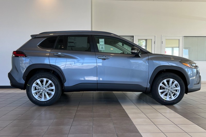 Toyota Corolla Cross Vehicle Full-screen Gallery Image 04