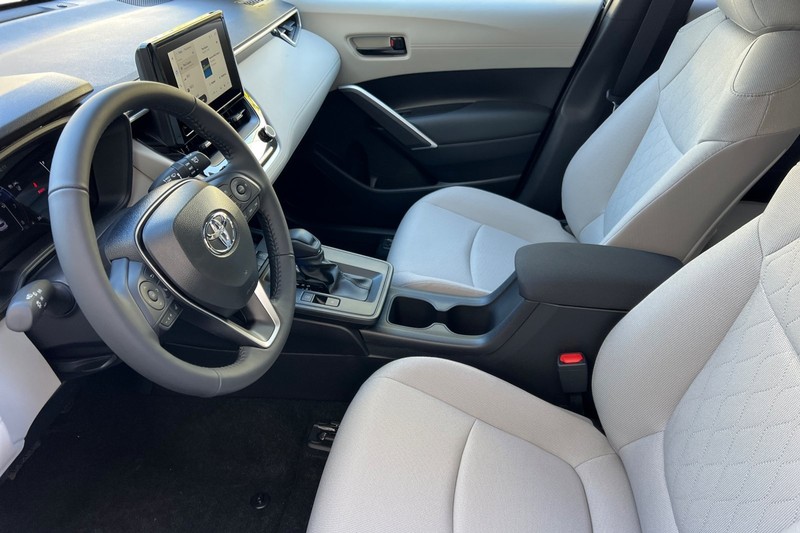 Toyota Corolla Cross Vehicle Full-screen Gallery Image 08