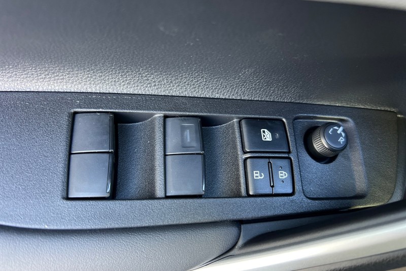 Toyota Corolla Cross Vehicle Full-screen Gallery Image 09